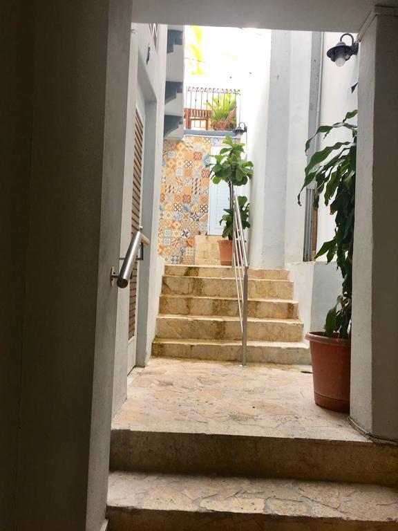 Casa Luna Guest House San Juan Exterior photo